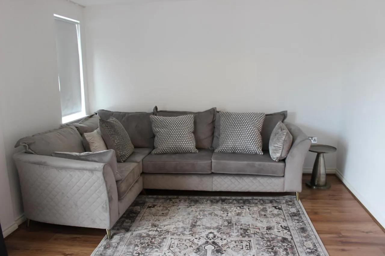 Lovely 2-Bedroom, 1 Bathroom Home, Sleeps 4 London United Kingdom
