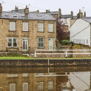 Canalside Holiday home Kildwick
