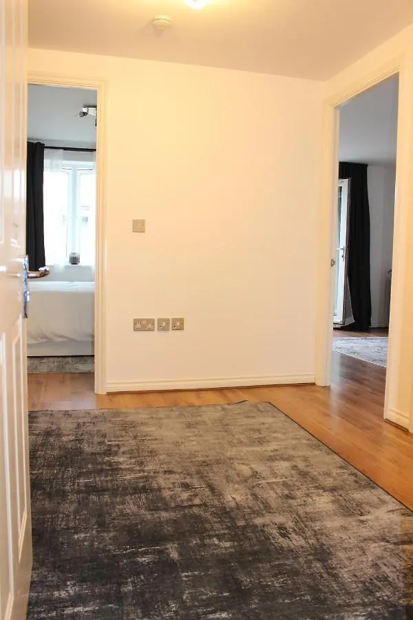 Lovely 2-Bedroom, 1 Bathroom Home, Sleeps 4 Londýn